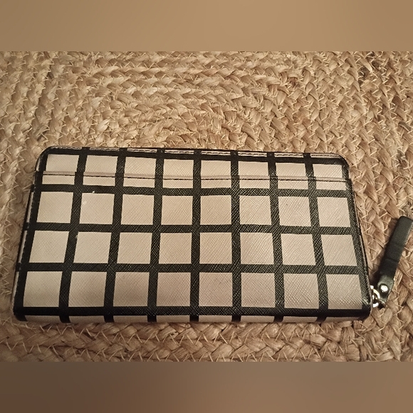 Kate Spade Stacy Laurel Print Black and Tan Checkered Trifold Zip Around Wallet - Picture 5 of 7